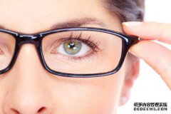 眼球萎缩人不摘除眼球配戴义眼的优缺点介绍